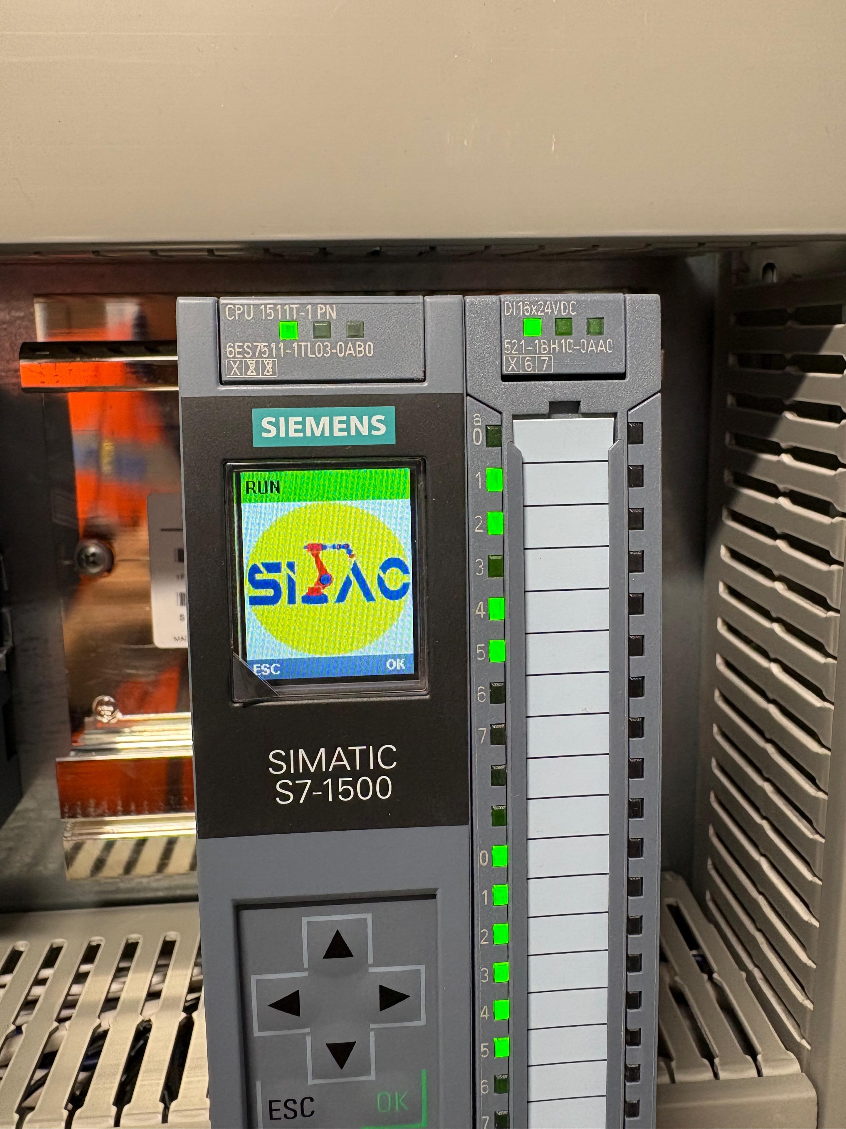 PLC Siemens SIMATIC S7-1500 con logo SITAC
